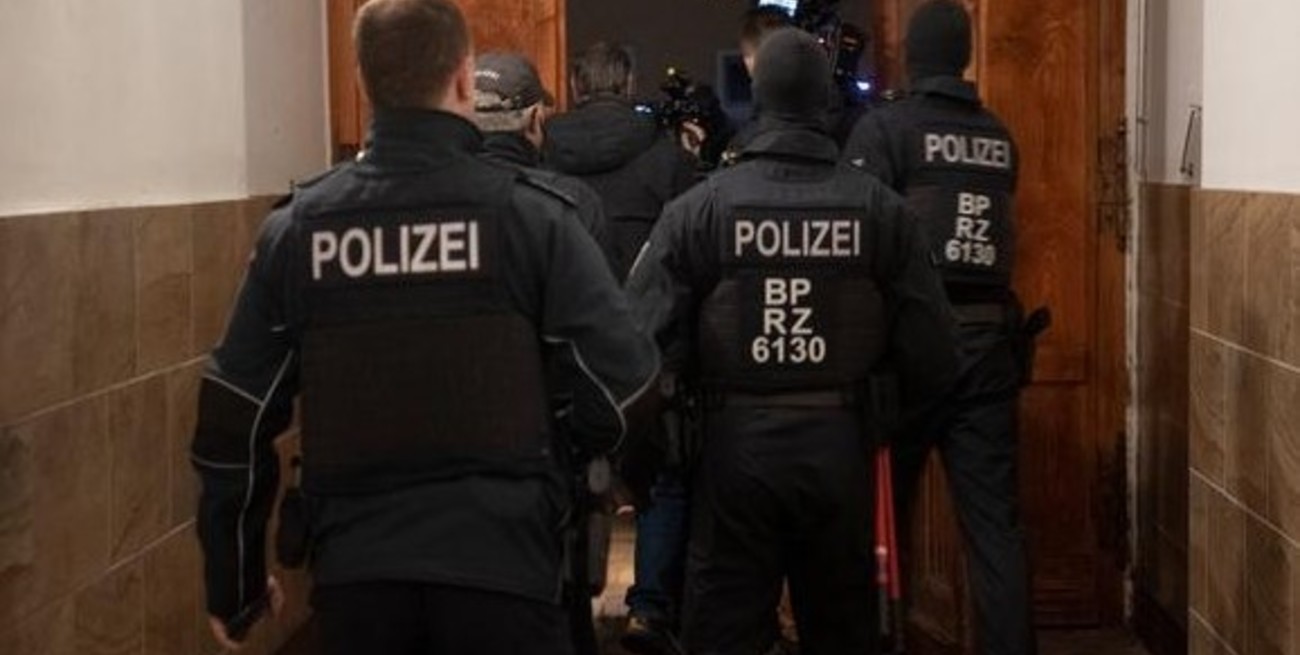 Berlín: allanaron la casa de un exmilitar argentino prófugo por delitos de lesa humanidad 