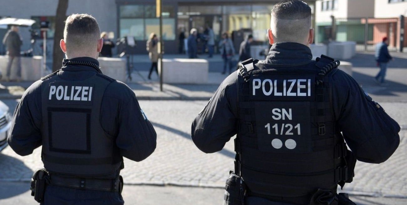 Acusado de delitos durante la dictadura: allanaron la casa de un ex militar argentino