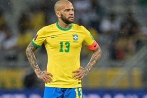 Dani Alves continuará detenido. 