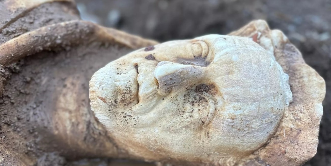 Italia: hallaron una antigua escultura de Hércules en una alcantarilla