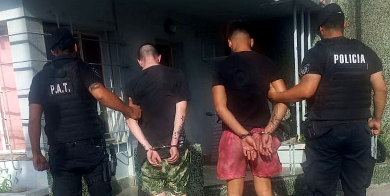 Armados y en una moto robada en la zona norte