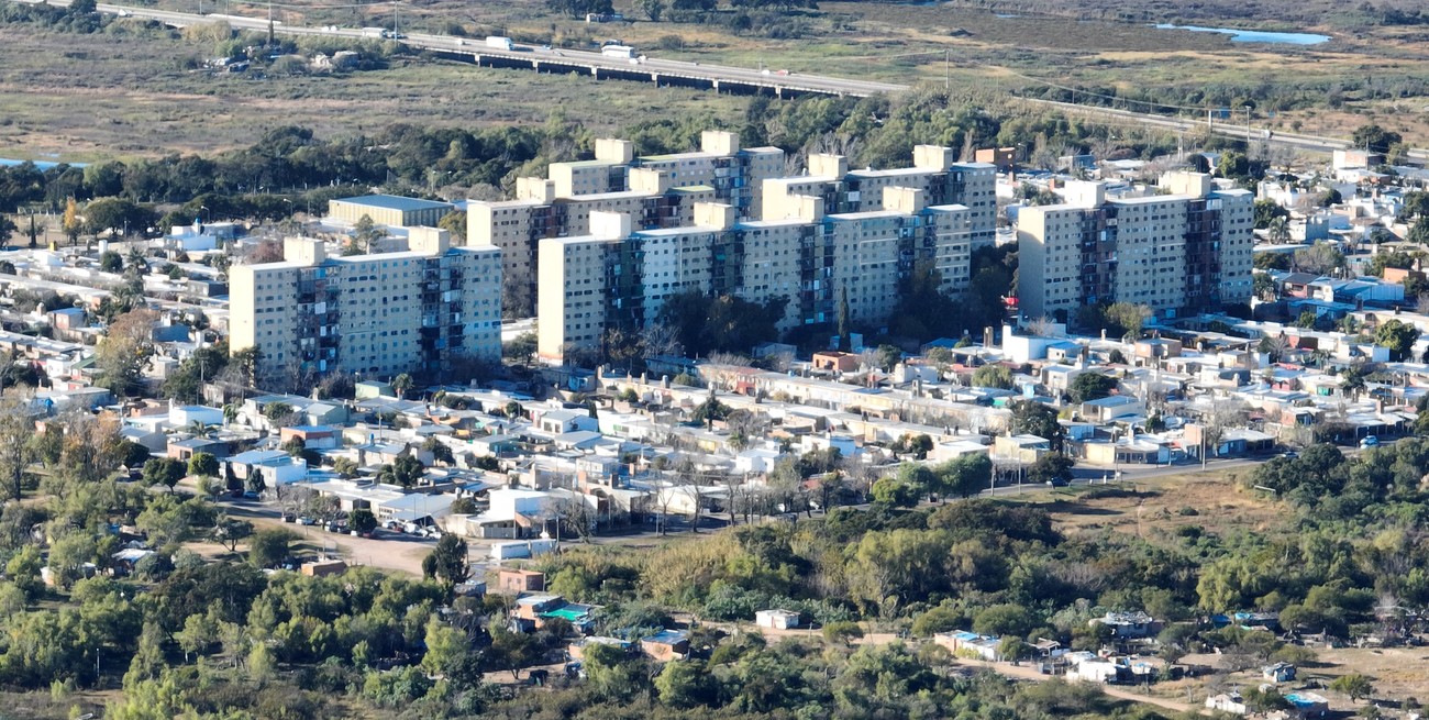 Barrio El Pozo: prometen más patrullajes y el traslado de los presos de la comisaría