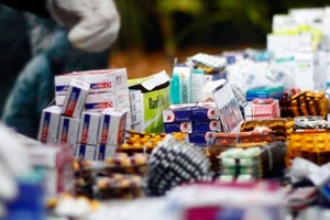 La venta ilegal de medicamentos preocupa a los profesionales del rubro.