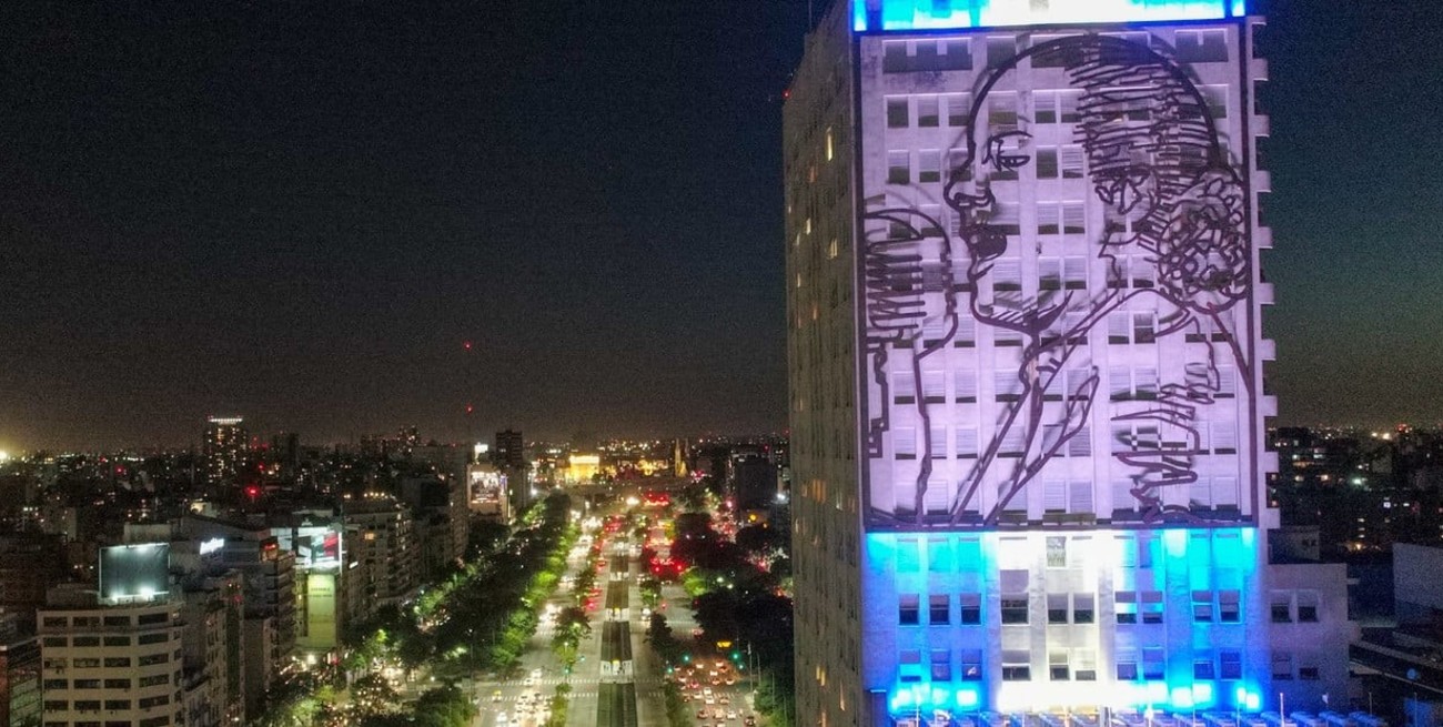 Proponen cambiar la imagen de Eva Perón en el Ministerio de Desarrollo Social por una de Messi