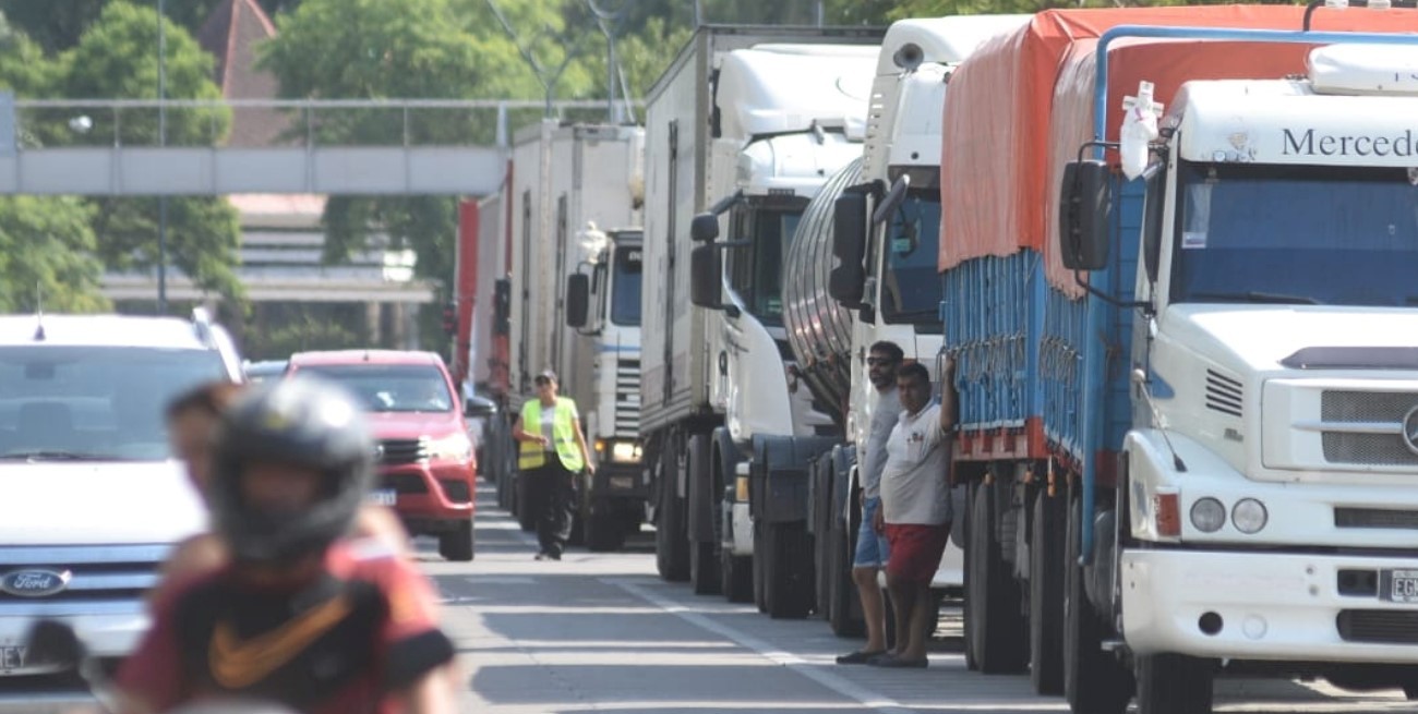 Caos vehicular en Santa Fe por tránsito interrumpido sobre 27 de febrero