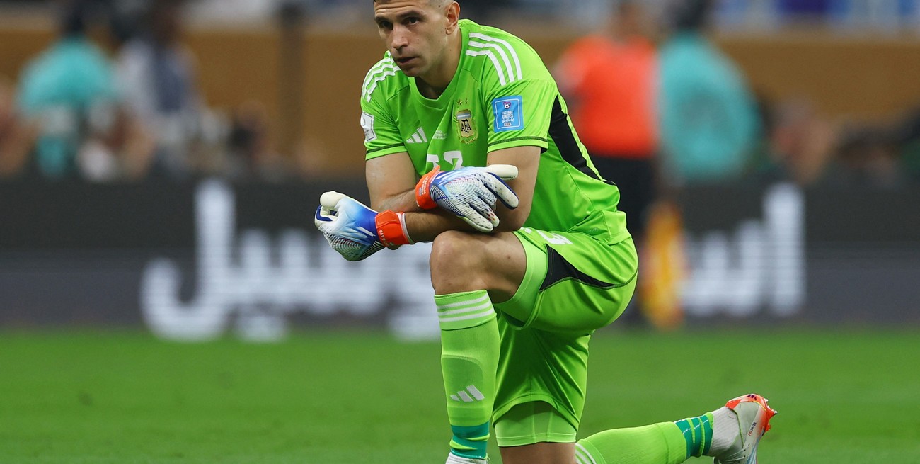 Emiliano "Dibu" Martínez, entre los 3 finalistas para el premio The Best a mejor arquero