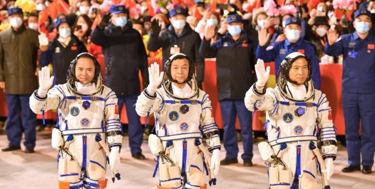 Astronautas de la nave china Shenzhou-15 realizarán una caminata espacial