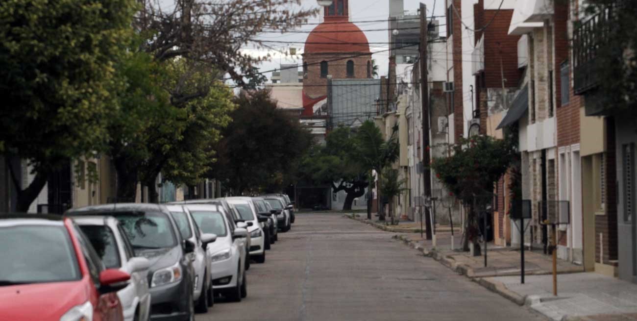Descubrió al ladrón dentro de su casa y lo persiguió por las calles de barrio Mariano Comas 