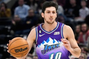 Leandro Bolmaro con la camiseta del Utah Jazz.