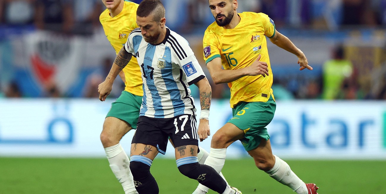 "Papu" Gómez mostró cómo tenía el tobillo tras el partido con Australia y será operado