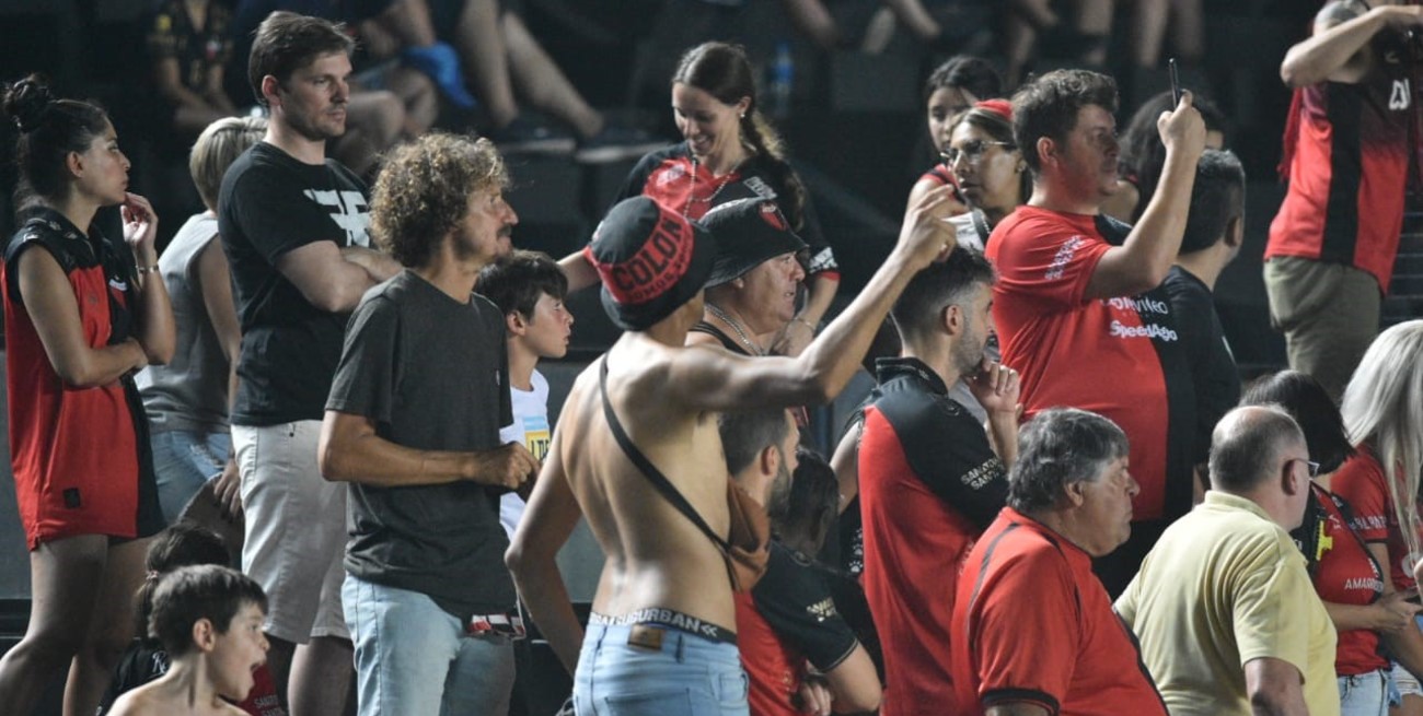 Video: "Que quilombo se va a armar", el canto de la hinchada de Colón tras la tercera derrota