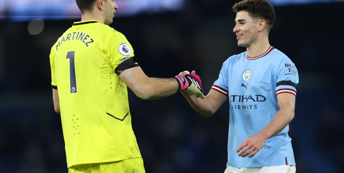 El Manchester City de Julián Álvarez superó al Aston Villa del "Dibu" Martínez