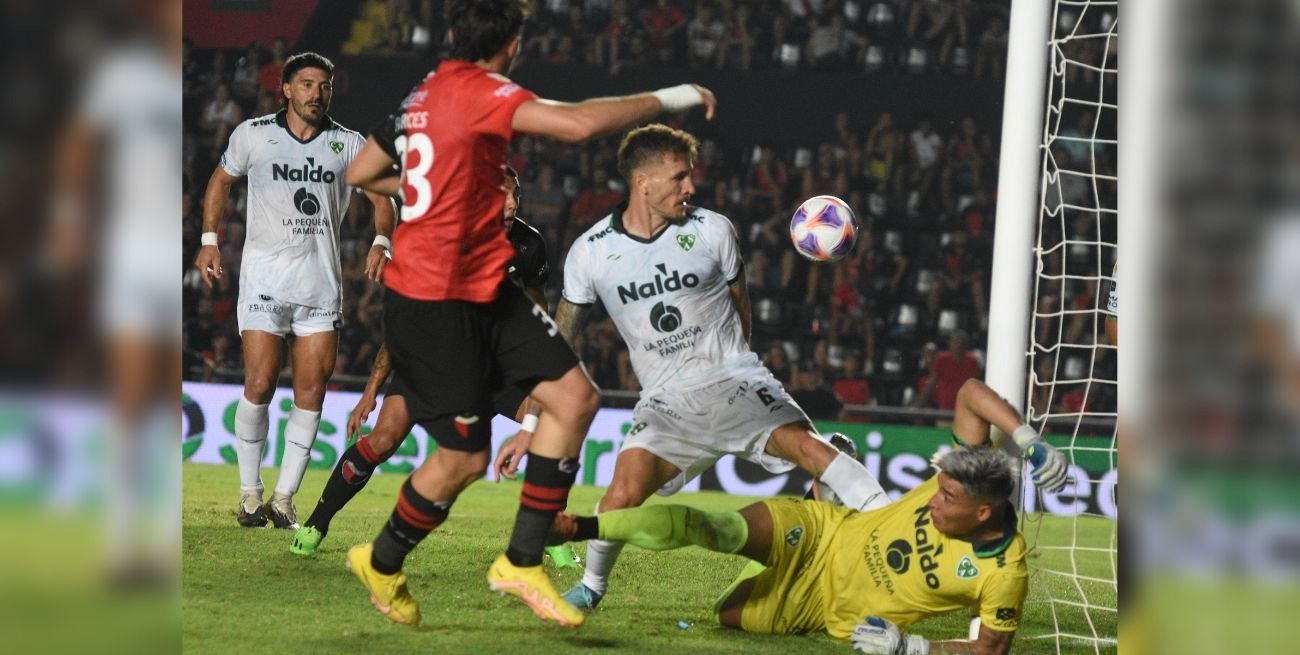 Colón está sentado en un volcán y con el clásico en el horizonte
