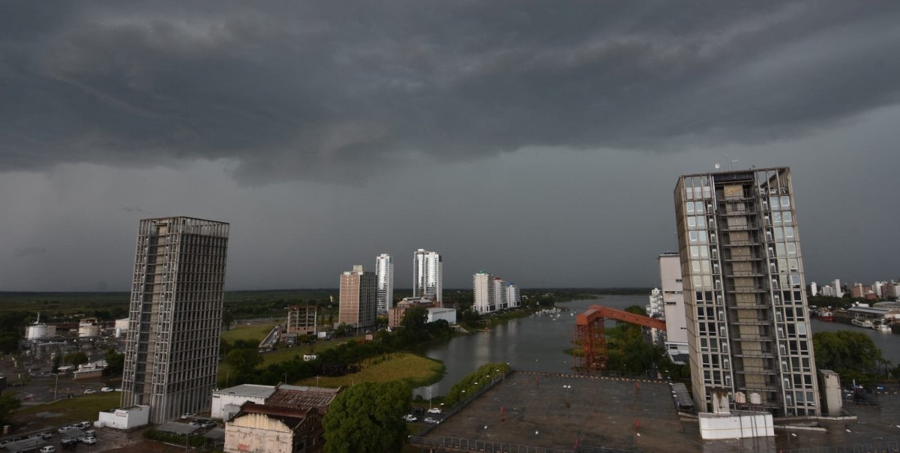 Calor, lluvia y humedad: seis provincias en alerta por tormenta y doce por calor extremo