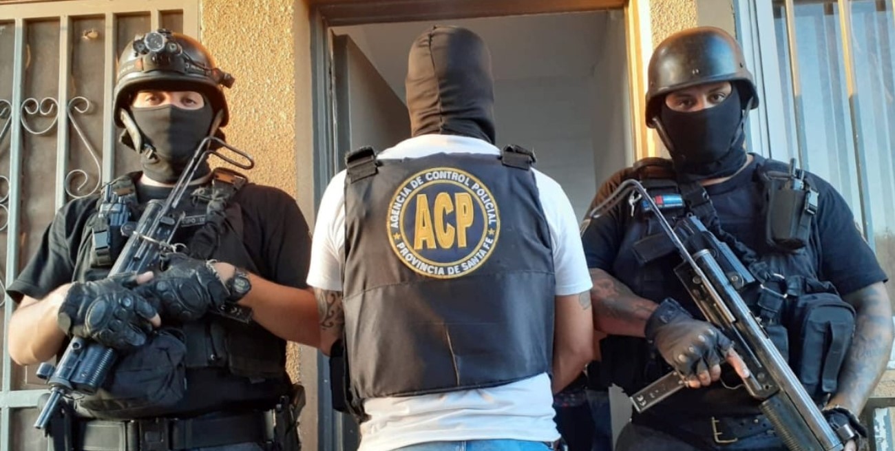 Crimen del policía en Rosario: encontraron varias armas en la casa de un jefe policial