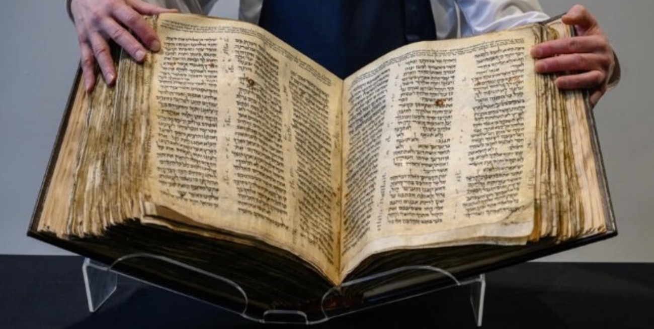 Sotheby’s subasta la biblia hebrea más antigua del mundo