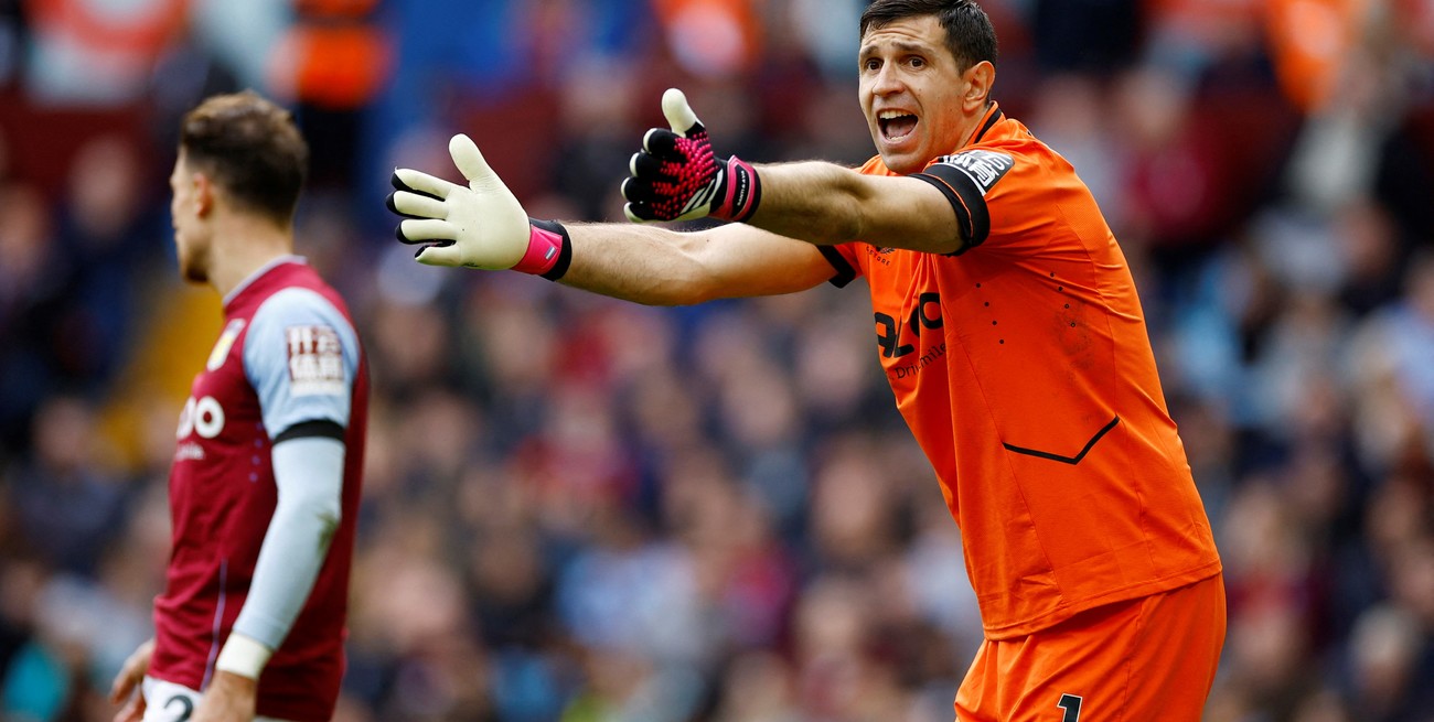 Arsenal goleó a Aston Villa con gol en contra de "Dibu" Martínez