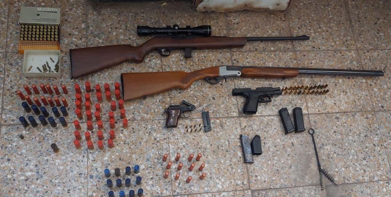 Rosario: detuvieron a una mujer que amenazó a su mamá y tenía armas poderosas