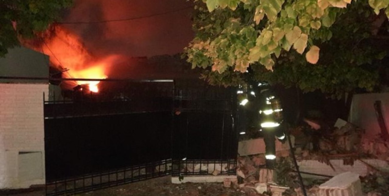 Video: explosión e incendio en una vivienda de la ciudad de Santa Fe