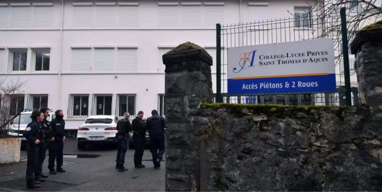 Un adolescente asesinó a una profesora durante su clase en Francia