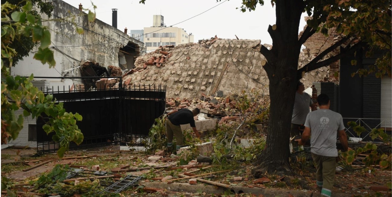 Así quedó el lugar de la explosión en la casa de barrio Mariano Comas
