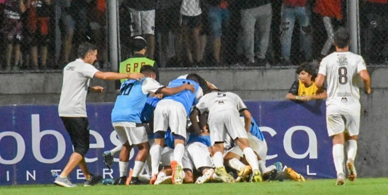 Claypole dio el batacazo y eliminó a Newell's de la Copa Argentina