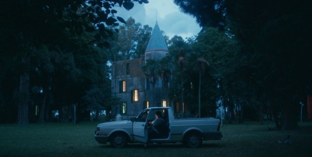 Bosques incendiados y un castillo tambaleante
