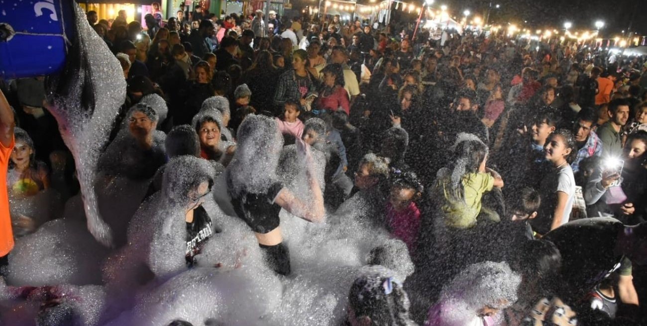 Funes vivió sus noches de carnaval en el Paseo de la Estación