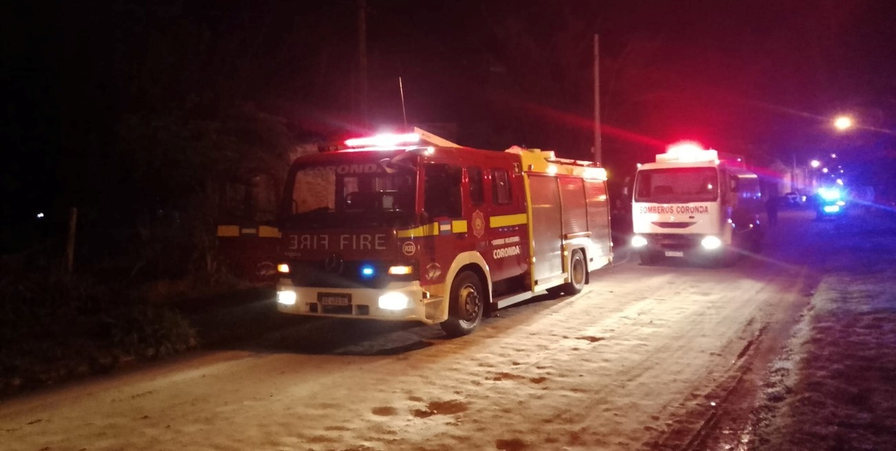 Importante incendio en la parte posterior de una casa en Coronda