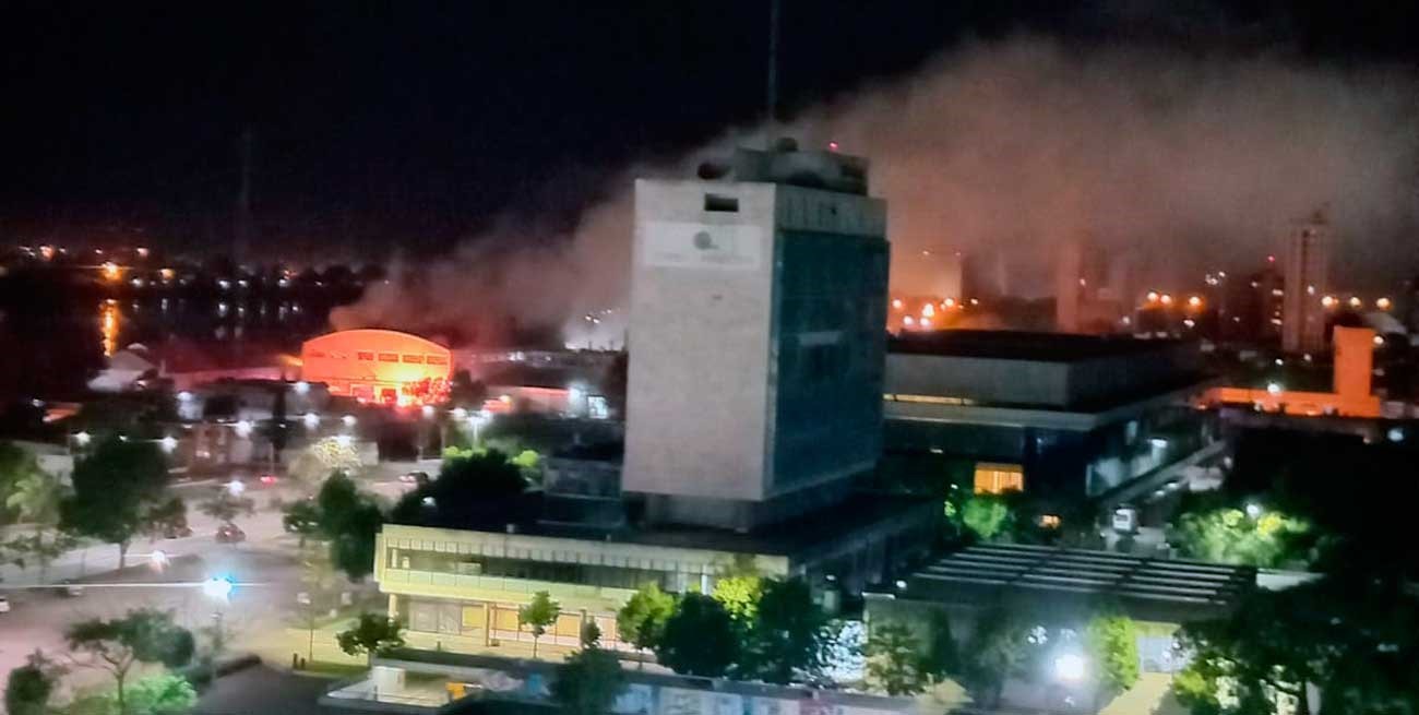 Incendio de magnitud en la
planta de Celulosa Moldeada