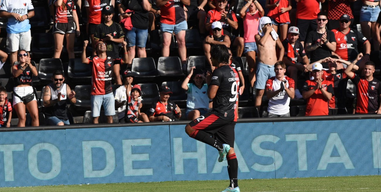 Este "Conejo" sacó gol para Colón de la galera