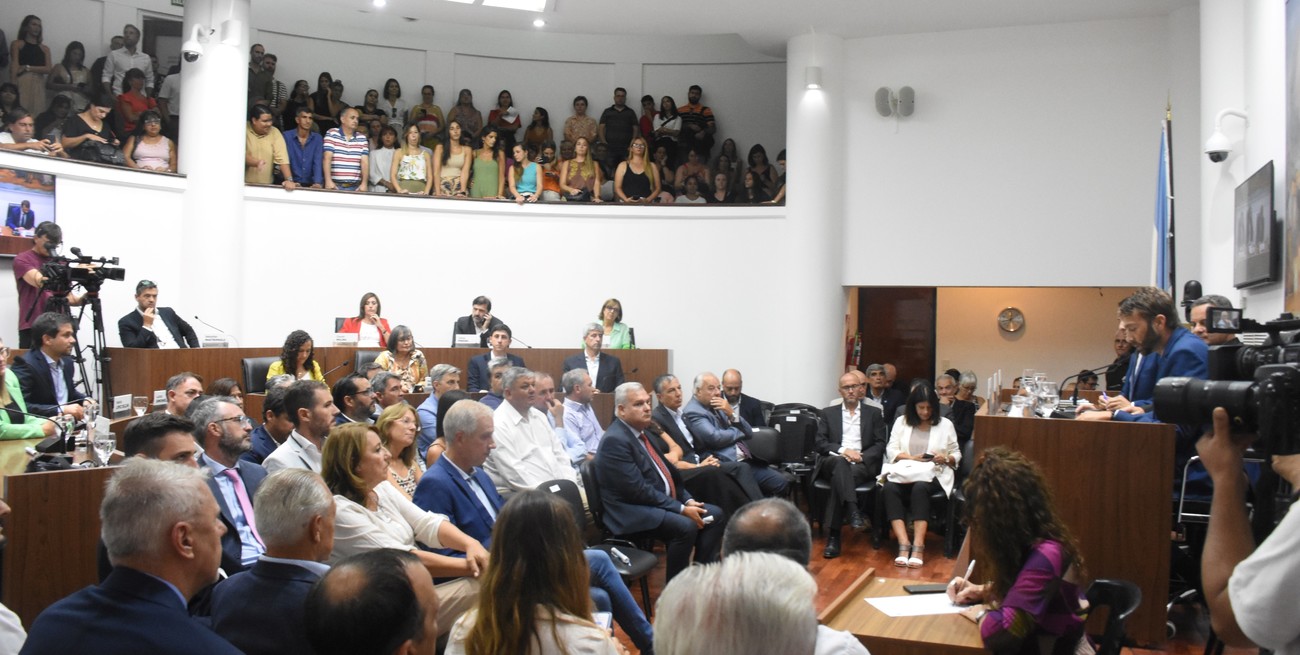 De "balance sólido" a "gestión de 5 puntos": Jatón, analizado por oficialistas y opositores