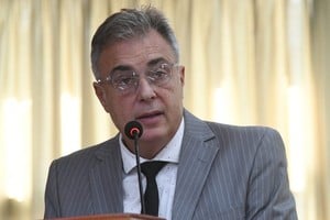 “Años de atraso y discriminación que sufrimos desde esta ciudad ameritan algo más que simples críticas lanzadas en visitas veloces de recorridas electorales”, disparó el Jefe del Gobierno rafaelino.