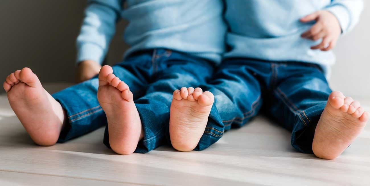 Increíble historia: no puede diferenciar a sus gemelos y se hizo viral 