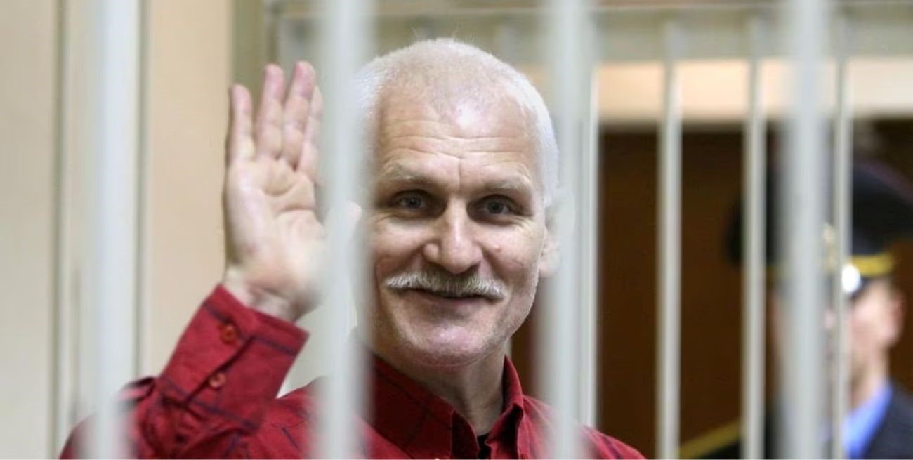 Condenaron a 10 años de cárcel al Nobel de la Paz Ales Bialiatski
