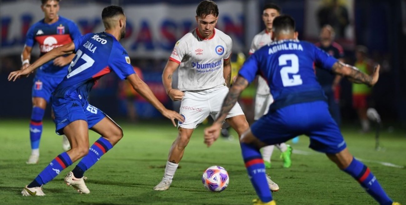 Argentinos Juniors se llevó la victoria de Tigre