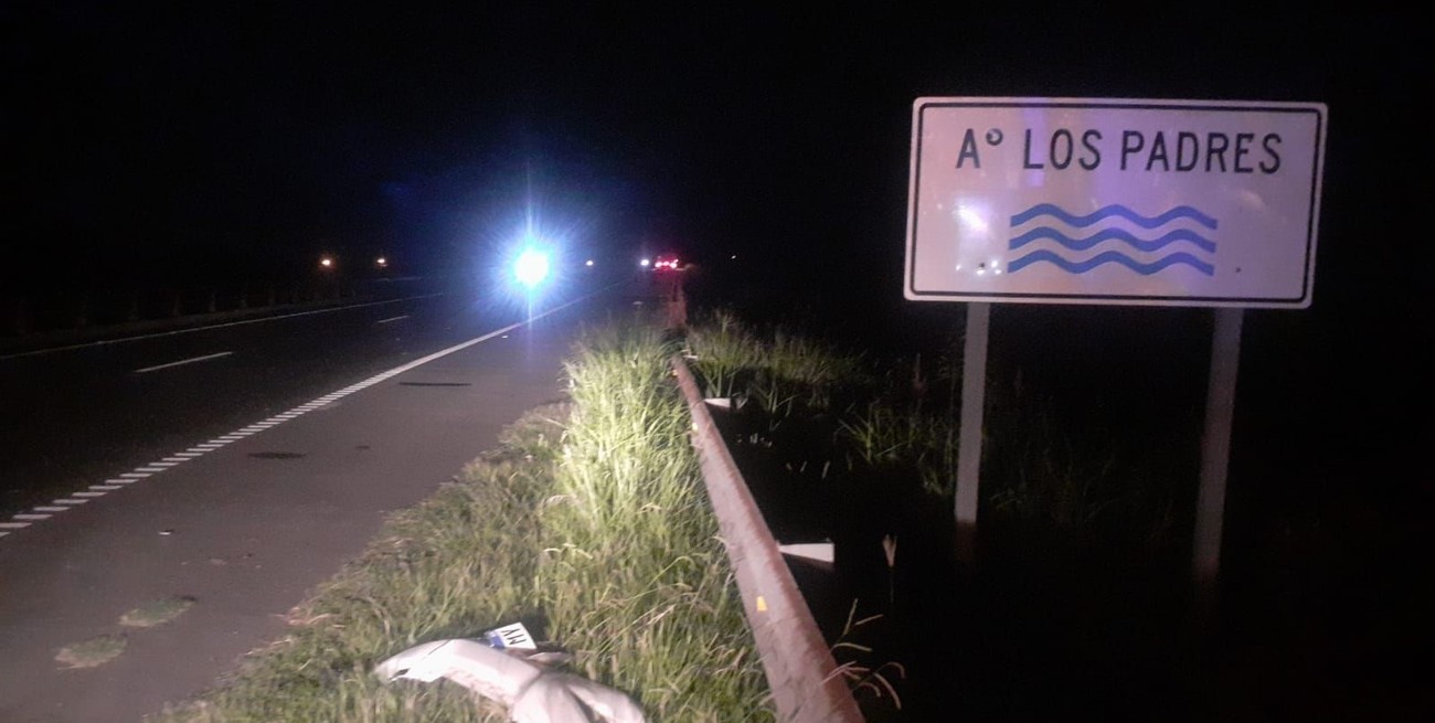 Autopista Santa Fe – Rosario: un auto chocó a un toro y una mujer resultó lesionada