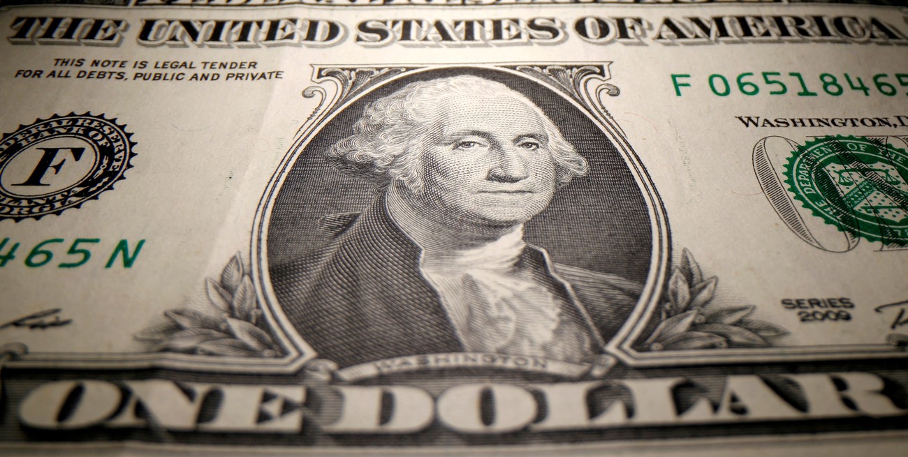 El dólar bue comenzó la semana al alza: a cuánto cerró este lunes