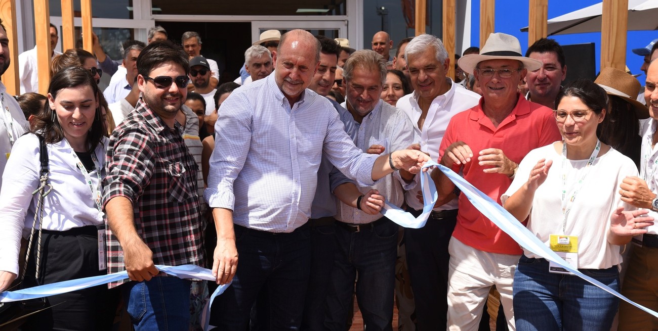 Se inauguró el stand santafesino en la gran muestra del agro argentino