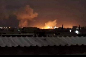 El ataque causó daños materiales y dejó el aeropuerto fuera de servicio.