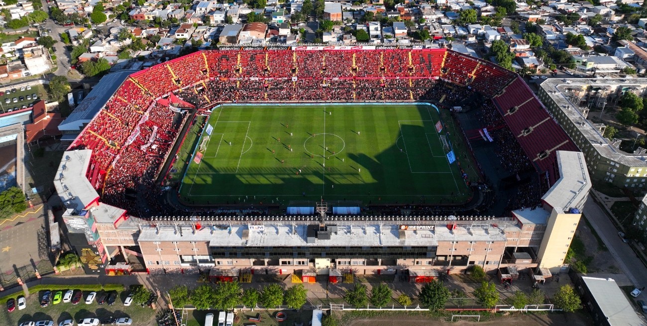 Compraba entradas con tarjetas ajenas y las revendía a hinchas de Colón