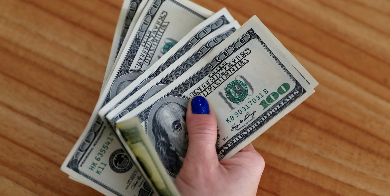 El dólar "blue" rompió su tendencia y subió este miércoles: a qué precio se vendió