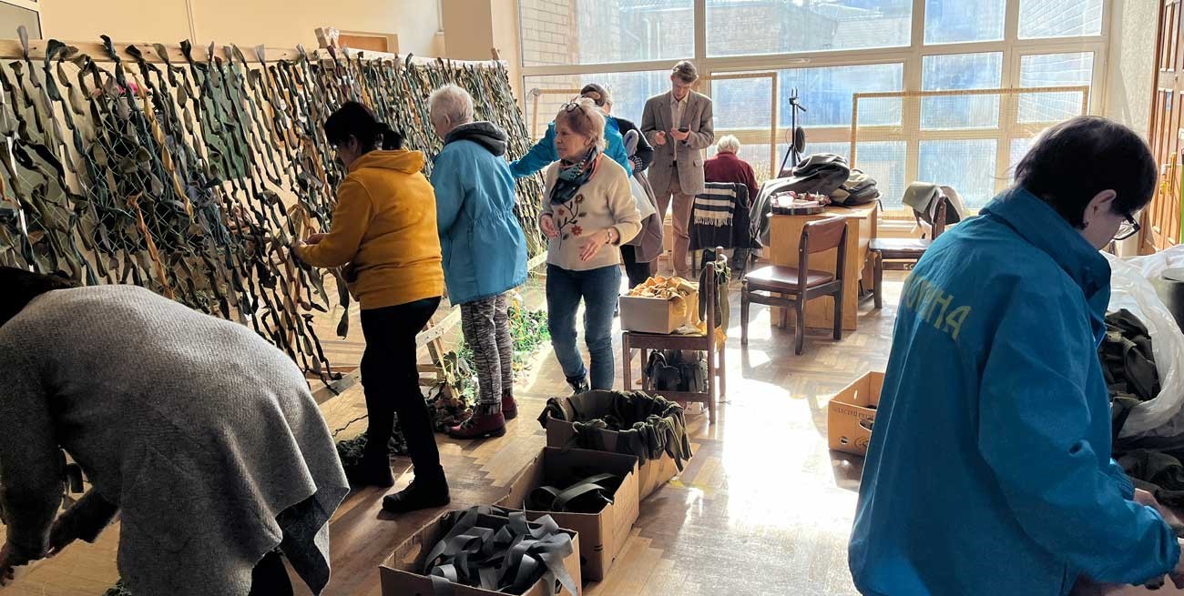 Mujeres voluntarias: entre el cansancio y el deseo que termine la guerra
