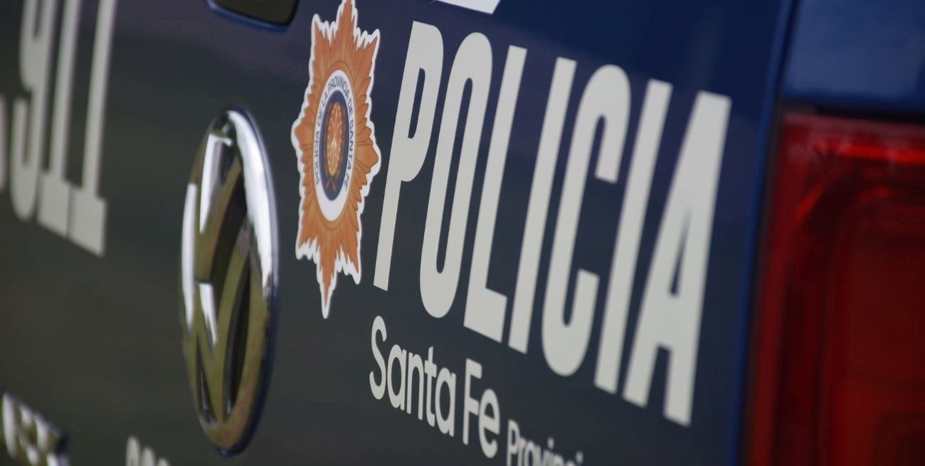 Se investiga la muerte de un hombre en medio de un traslado policial