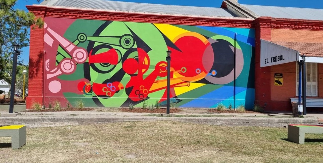 Se pintó en El Trébol, un mural que representa sus orígenes