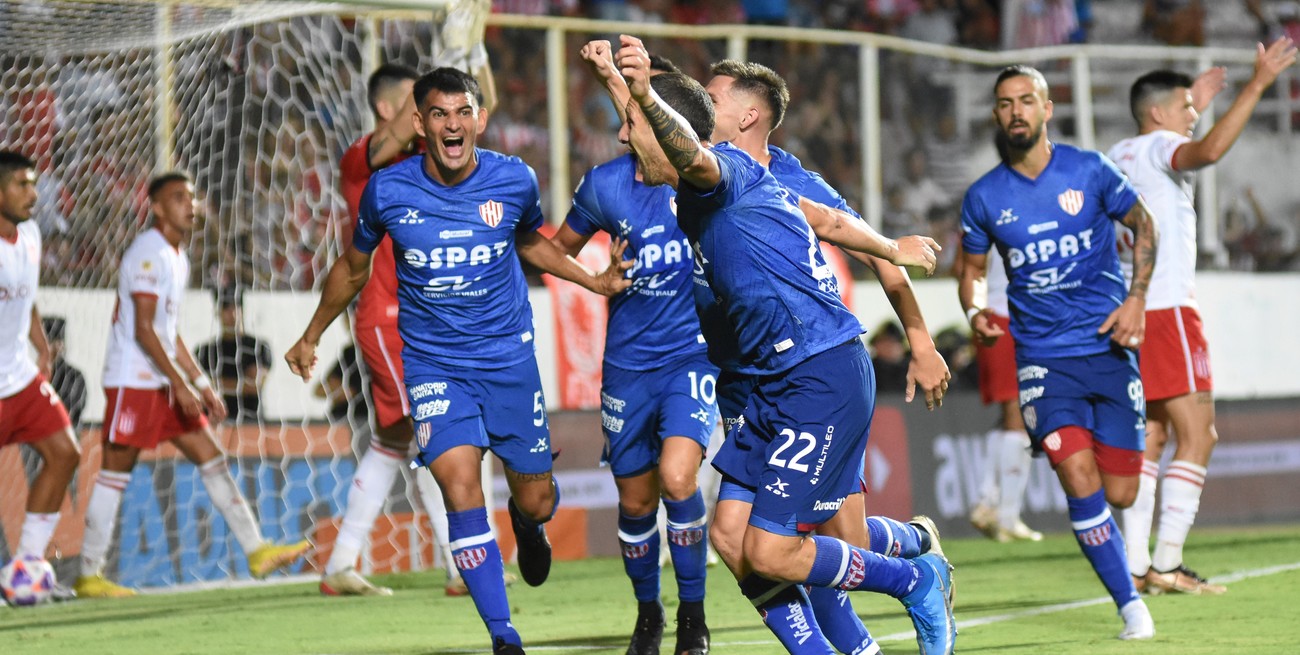 Unión ya está en Rosario a la espera del partido ante el "Canalla"