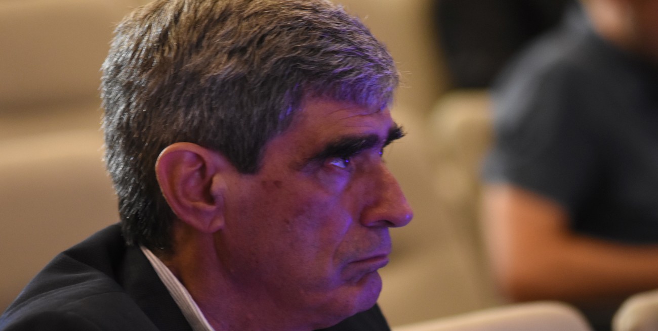 La silla le jugó una mala pasada