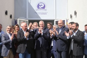 Corte de cintas. Es de gran relevancia para Puerto General San Martín la inauguración de este edificio, que acerca la educación universitaria pública y gratuita a la gente.