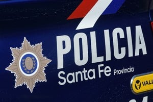 Por precaución, la policía retiró a los clientes y cortó el tránsito frente al local. Foto: Archivo