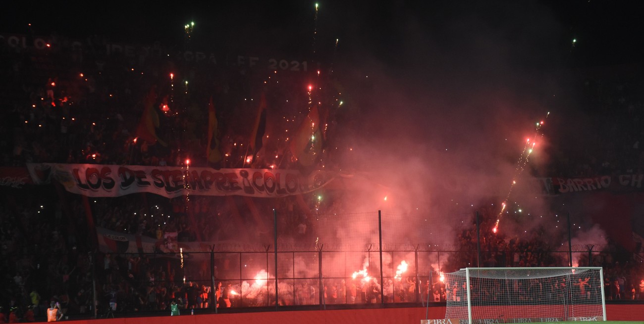 Video: los hinchas de Colón despidieron con insultos a los jugadores tras el primer tiempo
